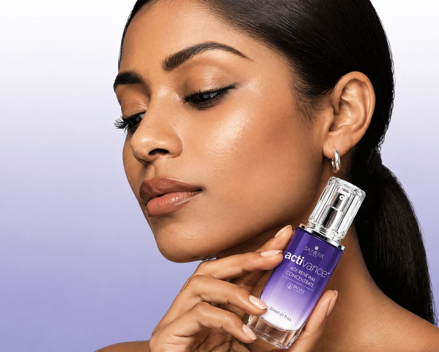Model holding Sainera Activance Age Renewal Concentrate
